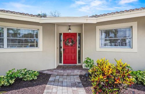 Siesta Key House | Relax at Sand Dollar Cottage - A 4-Star Family Retreat