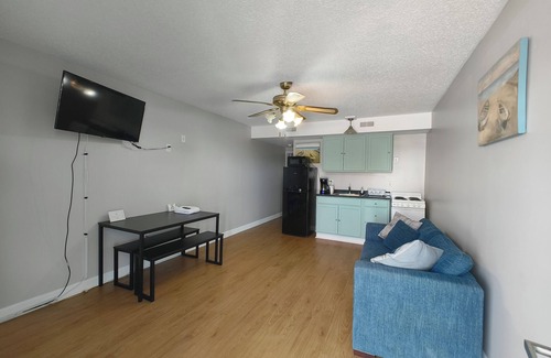 Morehead City Hotel | Family-Friendly Sand Dollar Motel with Kitchen & Breakfast