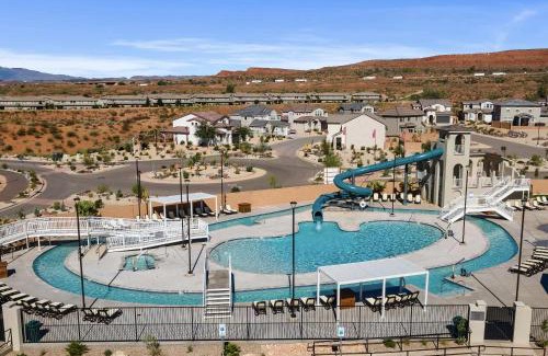 Washington House | Family-Friendly Sand Dune Villa with Pool & Hot Tub