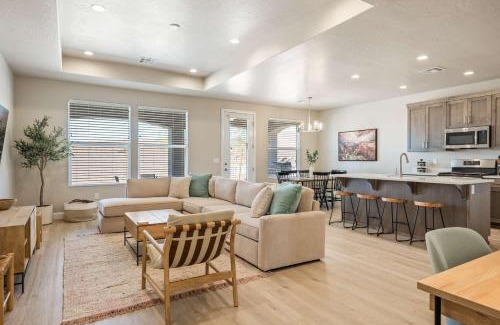 Washington House | Family-Friendly Sand Dune Villa with Pool & Hot Tub