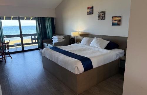 Regional District of Nanaimo Hotel | Experience Sand Pebbles Inn with Private Beach Access