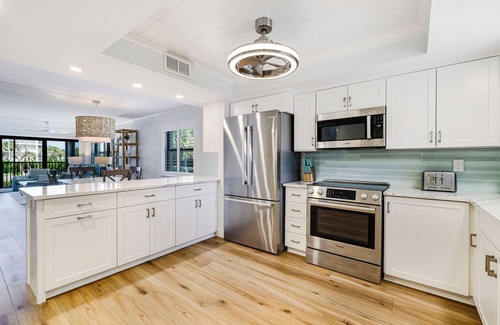 Sanibel Condo | Sand Pointe 111, 2 Bedroom Corner-Unit Condo, Gulf View Overlooking Pool