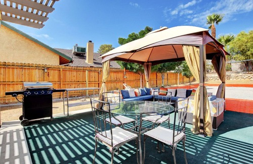 Las Vegas House | Experience Sand Volleyball and Ocean Views in Vegas!