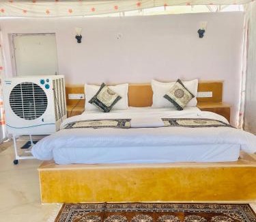 Sam Resort | Discover Sand World Desert Camp: Pet-Friendly Oasis Awaits