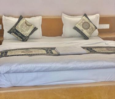 Sam Resort | Discover Sand World Desert Camp: Pet-Friendly Oasis Awaits