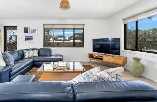 Hyams Beach House | Family-Friendly Sandals at the Bay - Hyams Beach Getaway