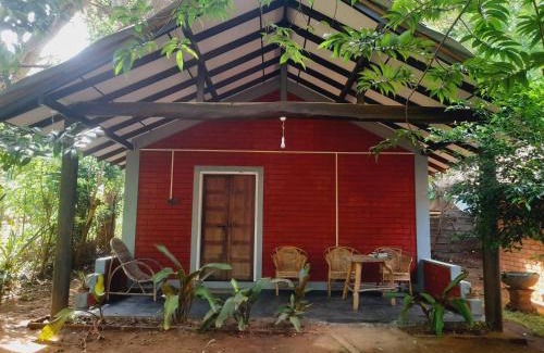 Udawalawa Hotel | Pet-Friendly Sandalwood Cottage with Family Amenities