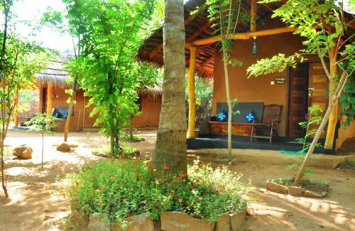 Udawalawa Hotel | Pet-Friendly Sandalwood Cottage with Family Amenities