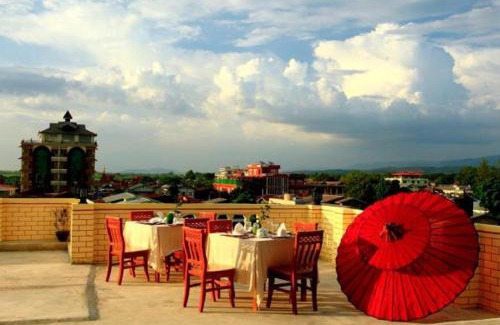 Yawnghwe Hotel | Exceptional Sandalwood Hotel: Family-Friendly with Breakfast