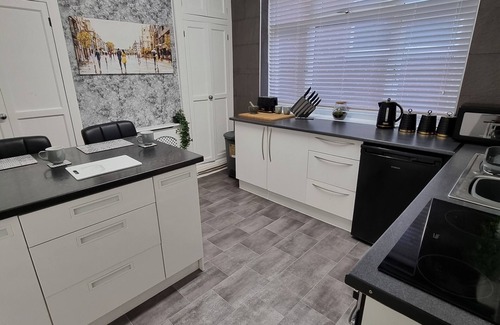 Sandbach Apartment | Pet-Friendly Sandbach Deluxe Apartment with Kitchen Access