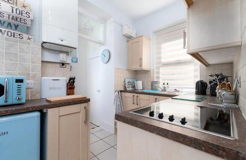 Deganwy Apartment | Family-Friendly Getaway at Sandbanks Hotel