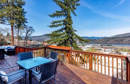 Hood River House | Family-Friendly Retreat at Sandbar Haven - 4-Star Experience