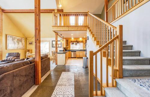 Hood River House | Family-Friendly Retreat at Sandbar Haven - 4-Star Experience