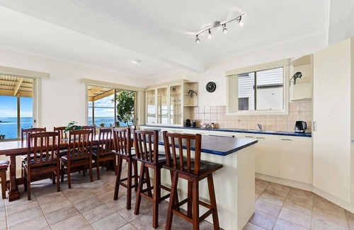 Toogoom House | Sandbar on Moreton -Waterfront - 3 bedrms - 3 baths - Sleeps 6 - WiFi