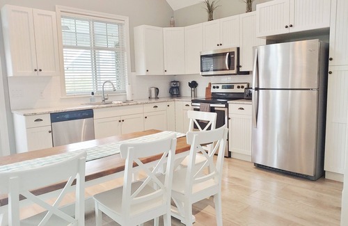 Okanagan-Similkameen House | Family-Friendly Sandcastle Cottage with Lake Views & Pool