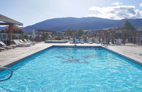 Okanagan-Similkameen House | Family-Friendly Sandcastle Cottage with Lake Views & Pool