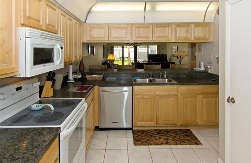 Cocoa Beach Condo | Beachside Escape: Sandcastles 113 Near Pool & Ocean