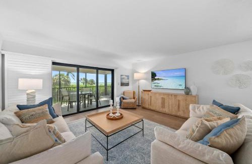 Sanibel House | Relaxing Retreat at Sanddollar #C104 with Pool & Breakfast