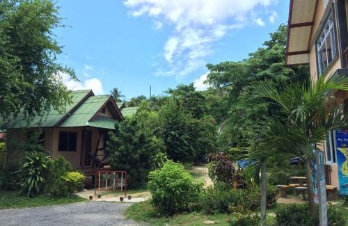 Ko Pha-ngan Resort | Budget-Friendly Sandee Bungalow with Family Amenities