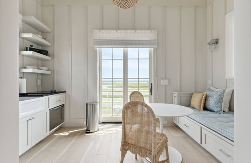 Johns Island House | Cozy Creekside Bungalow at Kiawah River - Rated 10/10