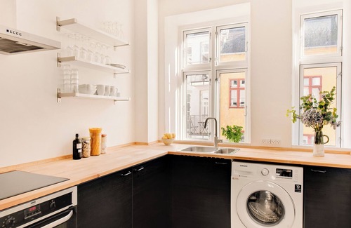 Copenhagen City Centre Apartment | Stylish Sanders City: Cozy 1-Bedroom Apt with Breakfast