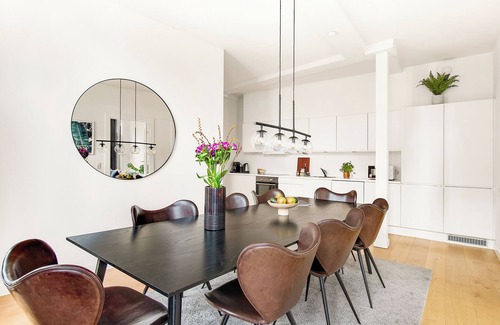 Copenhagen City Centre Apartment | Sanders Leaves - Cozy 4-Bedroom Apartment with City Views
