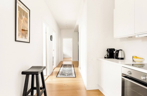 Copenhagen City Centre Apartment | Sanders Leaves - Cozy 4-Bedroom Apartment with City Views