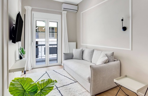 Neapoli-Sykies Apartment | Bright 1-Bedroom Apartment with Balcony & Breakfast