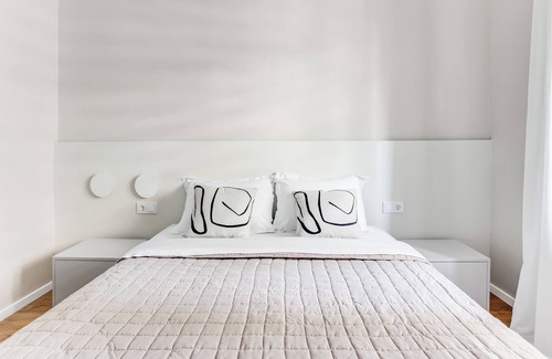 Neapoli-Sykies Apartment | Inviting 1-Bedroom Apartment with Balcony in New Town