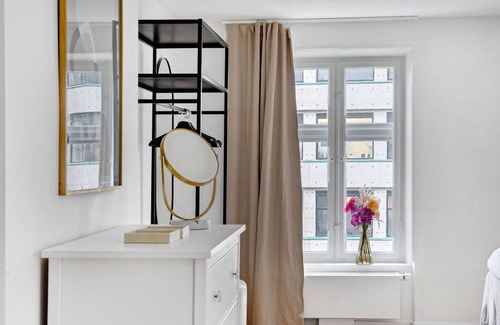 Copenhagen City Centre Apartment | Regent Retreat: Chic 3-Bedroom Apartment with Balcony