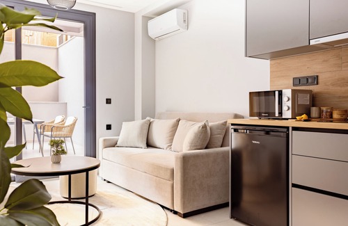 Thessaloniki City Centre Apartment | Sanders Tower Centre - Cozy 1Bdr Duplex w- Terrace