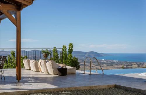Peristerona House | Relax at Sanders View: 4-Star Hotel with Pool Access