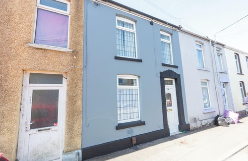 Gorseinon Villa | Comfortable Sandfields House with Family-Friendly Amenities