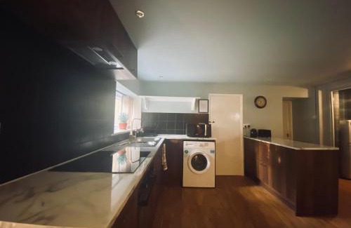 Charlbury Apartment | Explore Sandford Mount in the Enchanting Cotswolds