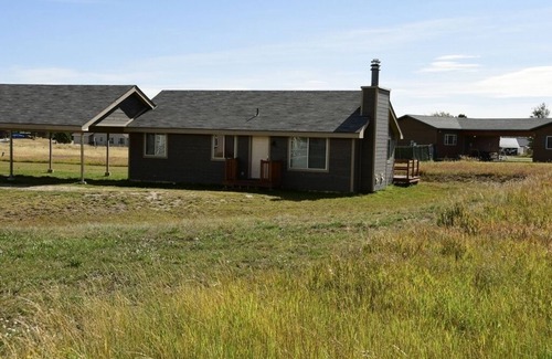 Horse Butte House | Sandhill West Home: Family Retreat with Great Views