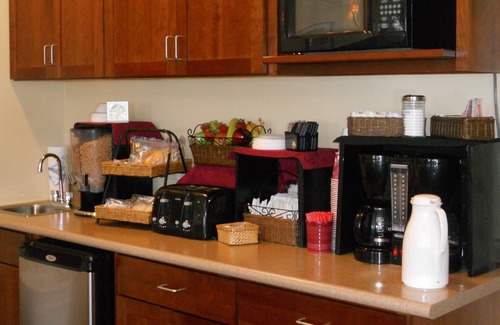 Atkinson Hotel | Cozy Sandhills Guest House Motel: Family-Friendly Retreat