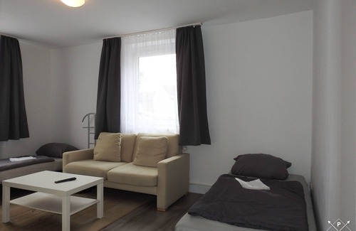 Hemelingen Apartment | Family-Friendly Stay at Sandhofstr.3a with Prime Amenities