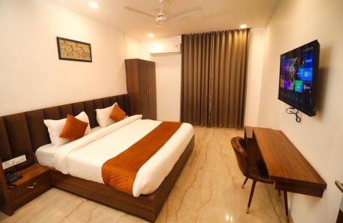 Jamnagar Hotel | Discover Sandhu Lodge: 4-Star Gem with Family Amenities
