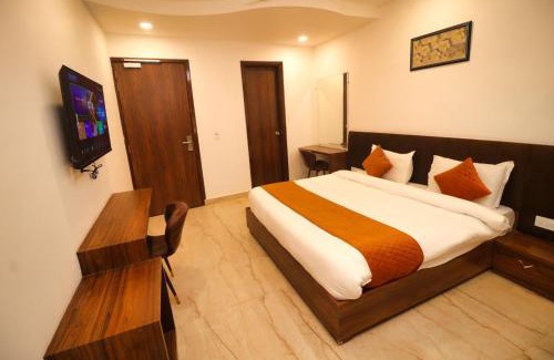 Jamnagar Hotel | Discover Sandhu Lodge: 4-Star Gem with Family Amenities