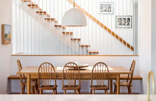 Yamba House | Sandhurst: Relaxing Family Retreat with Pool Access