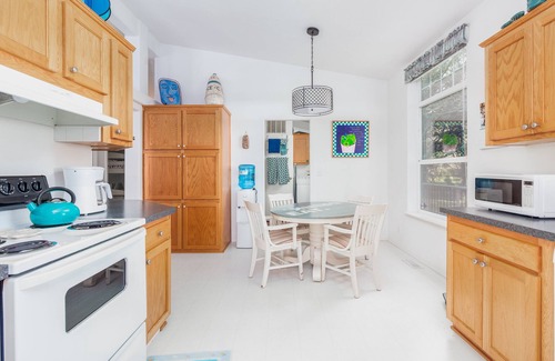 Cloverdale House | Discover Sandlake Views #186: Secluded Retreat with Oceanfront