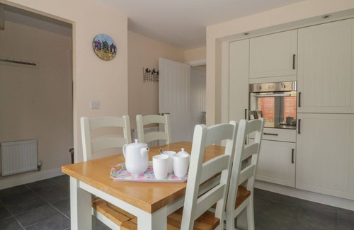 Hollesley Cottage | Sandlings: Family-Friendly Retreat with Garden in Hollesley