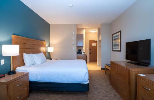 Squamish Hotel | Oceanfront Retreat at Sandman Hotel & Suites Squamish