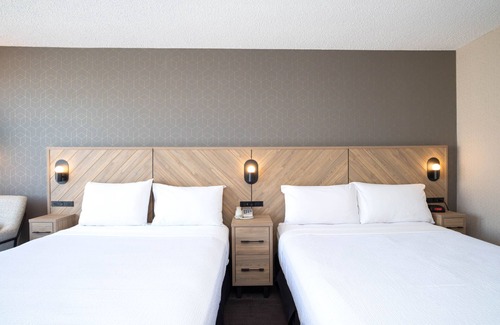 Longueuil Hotel | Eco-Friendly Sandman Hotel Montreal - Longueuil with Pool