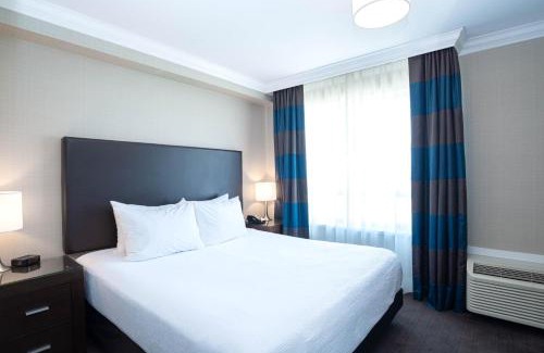 Oakville Hotel | Relax at Sandman Hotel Oakville - Pet Friendly & Pool Access