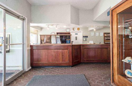 McBride Hotel | Budget-Friendly Stay at Sandman Inn McBride with Restaurant