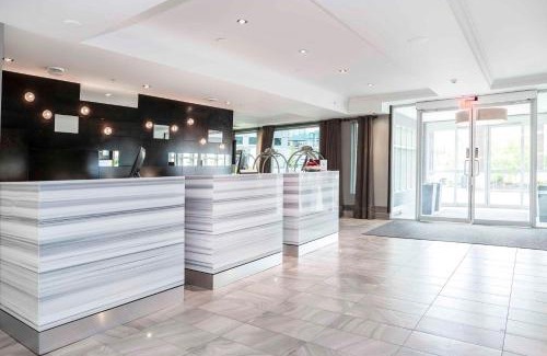 City Centre Hotel | Relax at Sandman Signature Kamloops Hotel with Pool & View