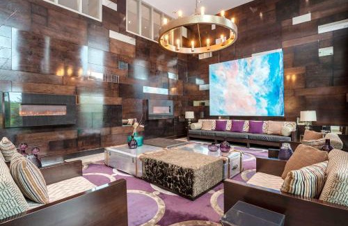 City Centre Hotel | Relax at Sandman Signature Kamloops Hotel with Pool & View