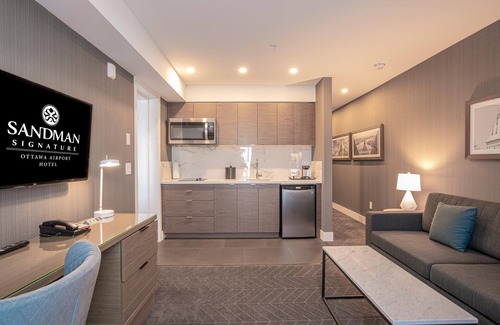 Ottawa Division Hotel | Eco-Friendly Sandman Signature Ottawa Airport Hotel Awaits