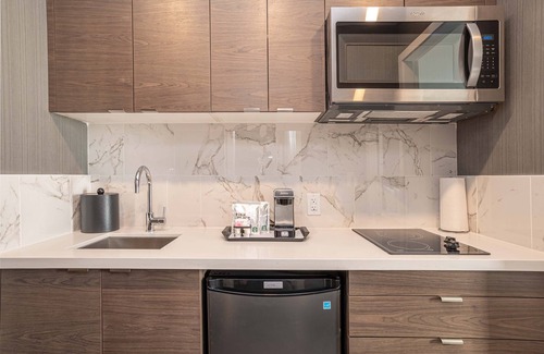 Ottawa Division Hotel | Eco-Friendly Sandman Signature Ottawa Airport Hotel Awaits